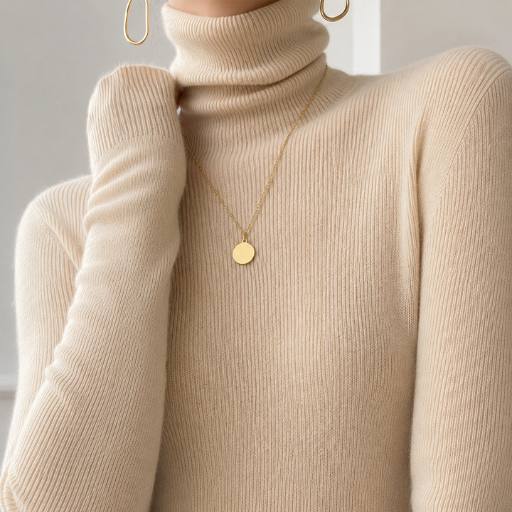 Maglione da donna in cashmere a coste fini con collo alto e vestibilità slim