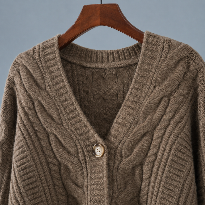 Gilet da donna in maglia a treccia con scollo a V profondo e tre bottoni