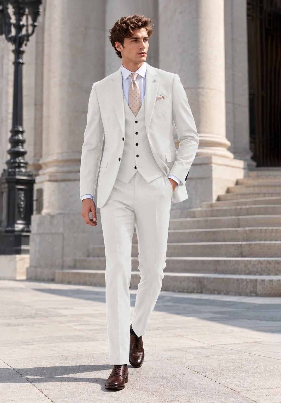 Costume Trois Pièces Homme Coupe Moderne avec Col Notch et Gilet Cinq Boutons