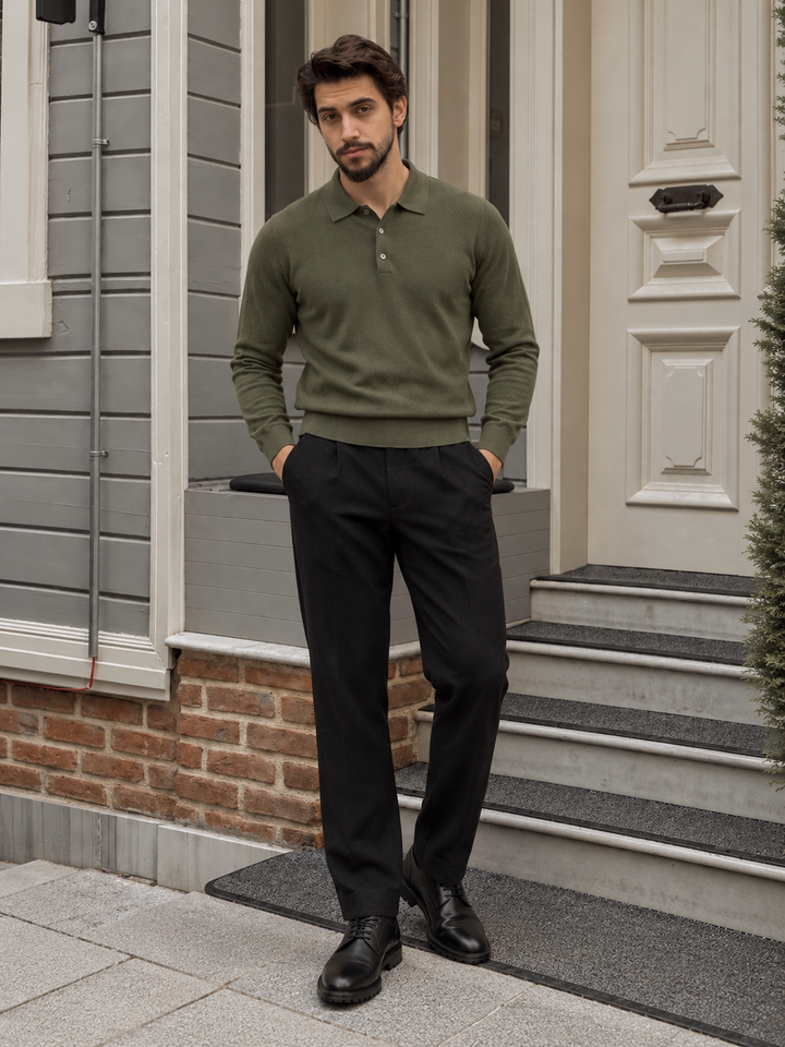 Herenpullover met polokraag van fijne brei, knoopsluiting en geribde boorden