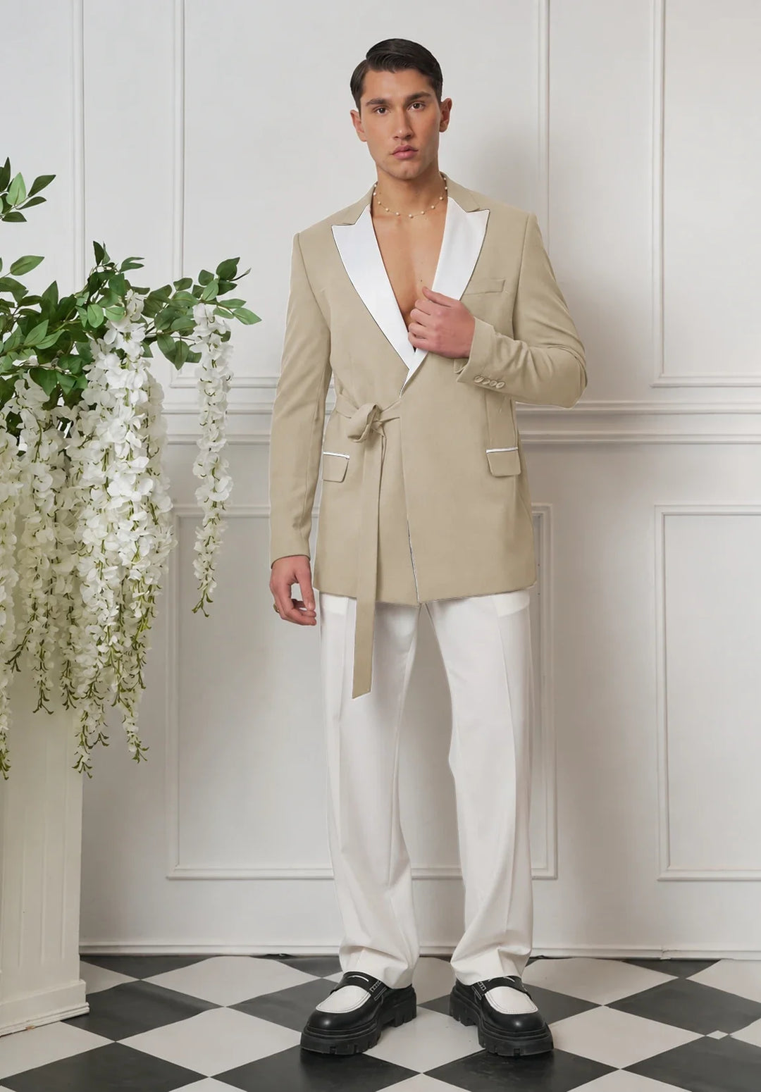 Completo da uomo regular fit a due pezzi con rever a scialle a contrasto e cintura