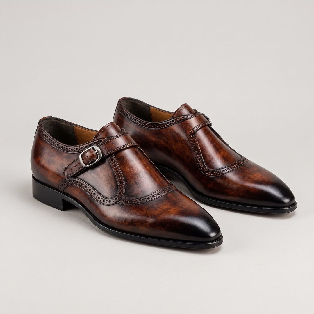 Herren-Lederschuhe mit Schnalle, Patina und Brogue-Details