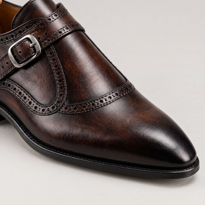 Herren-Lederschuhe mit Schnalle, Patina und Brogue-Details