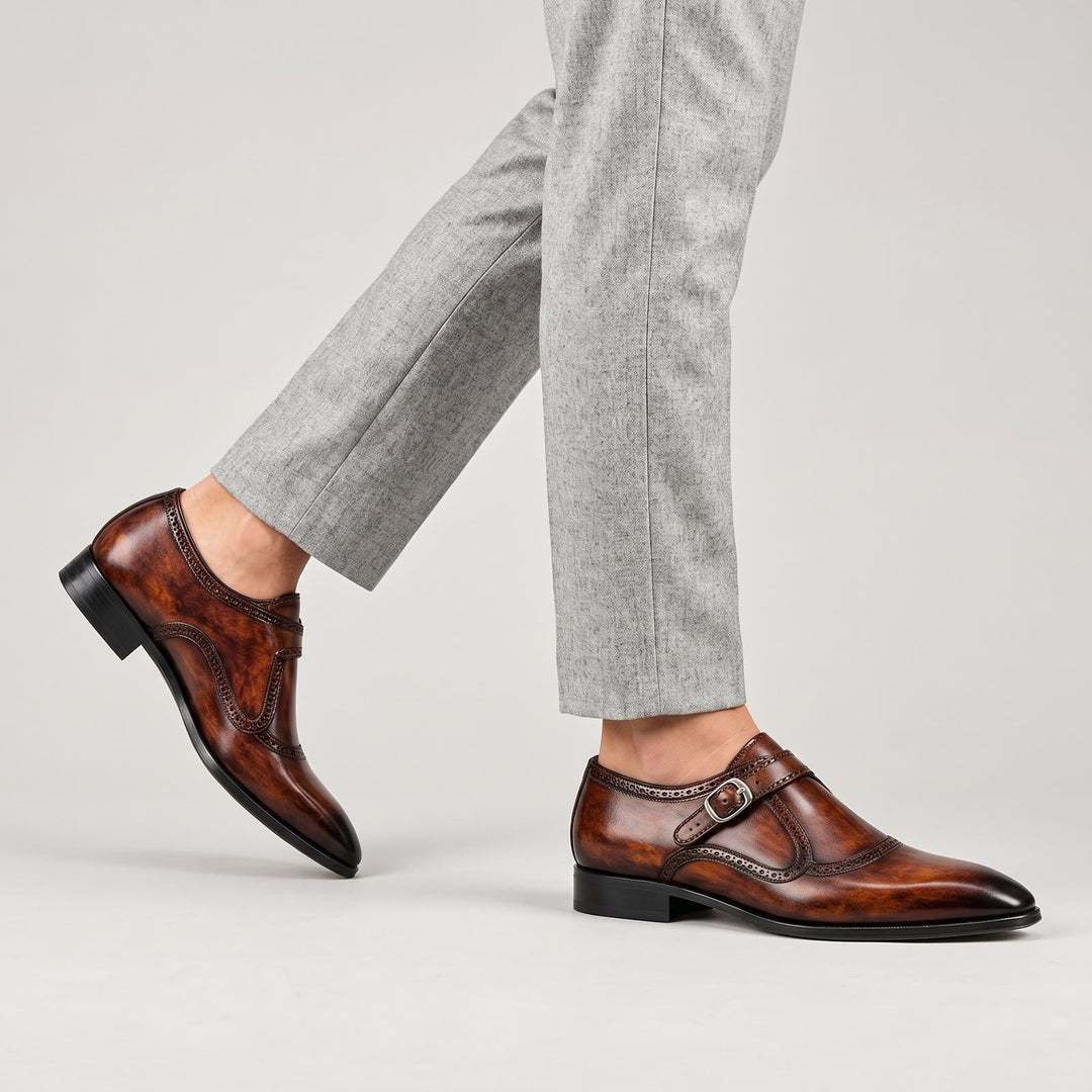 Herren-Lederschuhe mit Schnalle, Patina und Brogue-Details