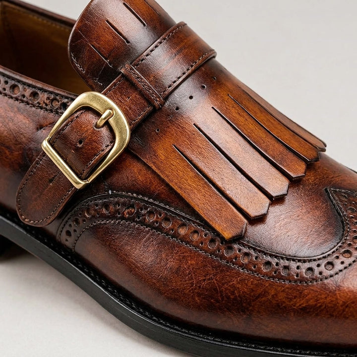Herren-Loafer aus patiniertem Leder mit Schnalle und Brogue-Details