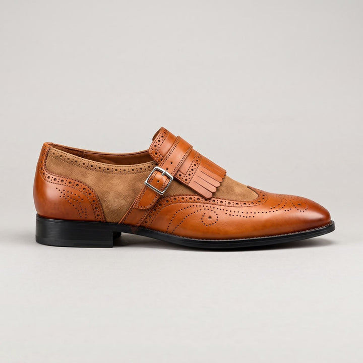 Herren-Schuhe aus Wildleder und Leder mit einfacher Schnalle und Quasten