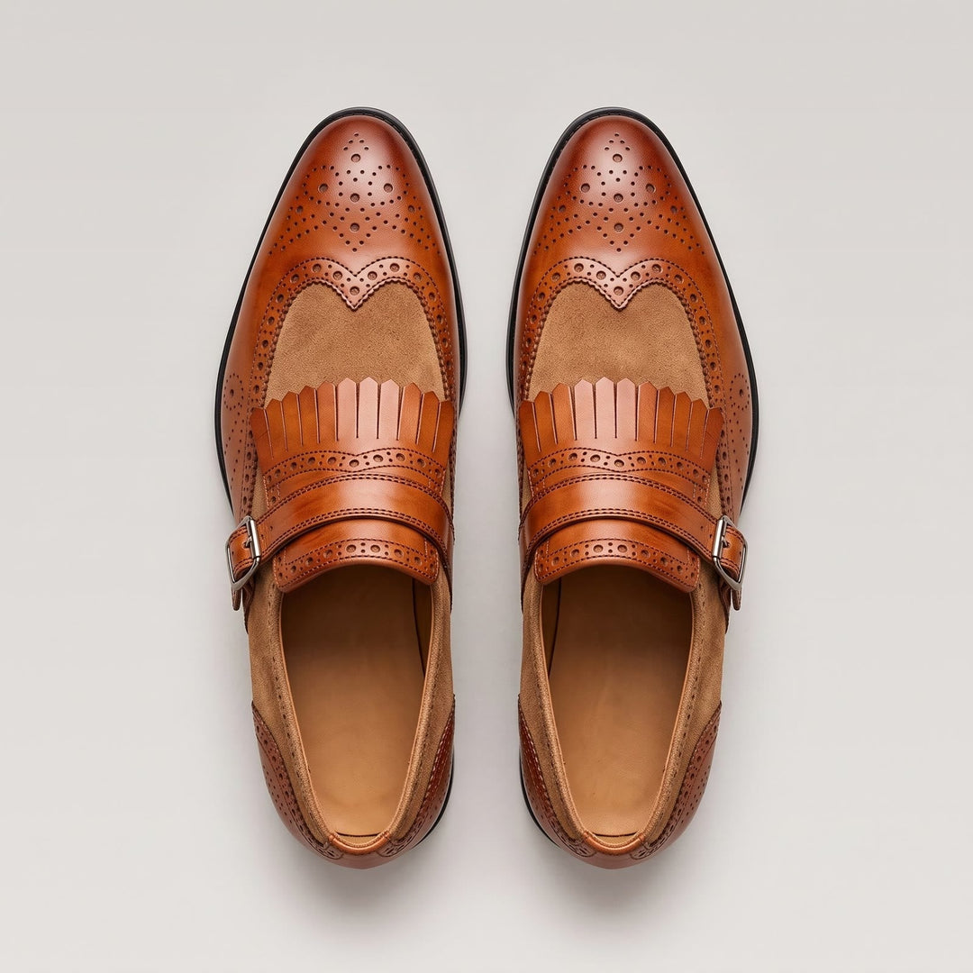 Herren-Schuhe aus Wildleder und Leder mit einfacher Schnalle und Quasten