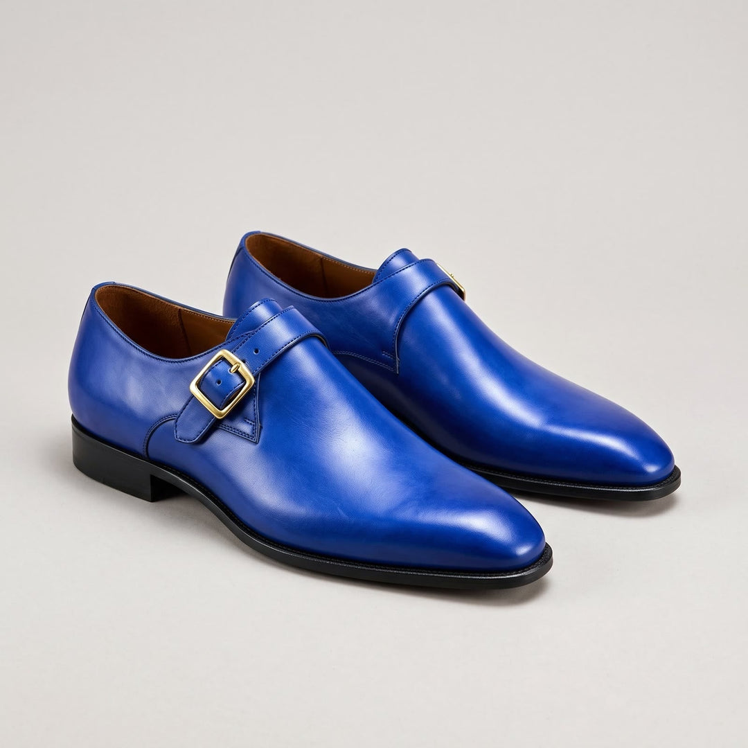 Herren-Schuhe aus Leder mit einfacher Schnalle, goldener Schnalle und spitzer Zehenpartie