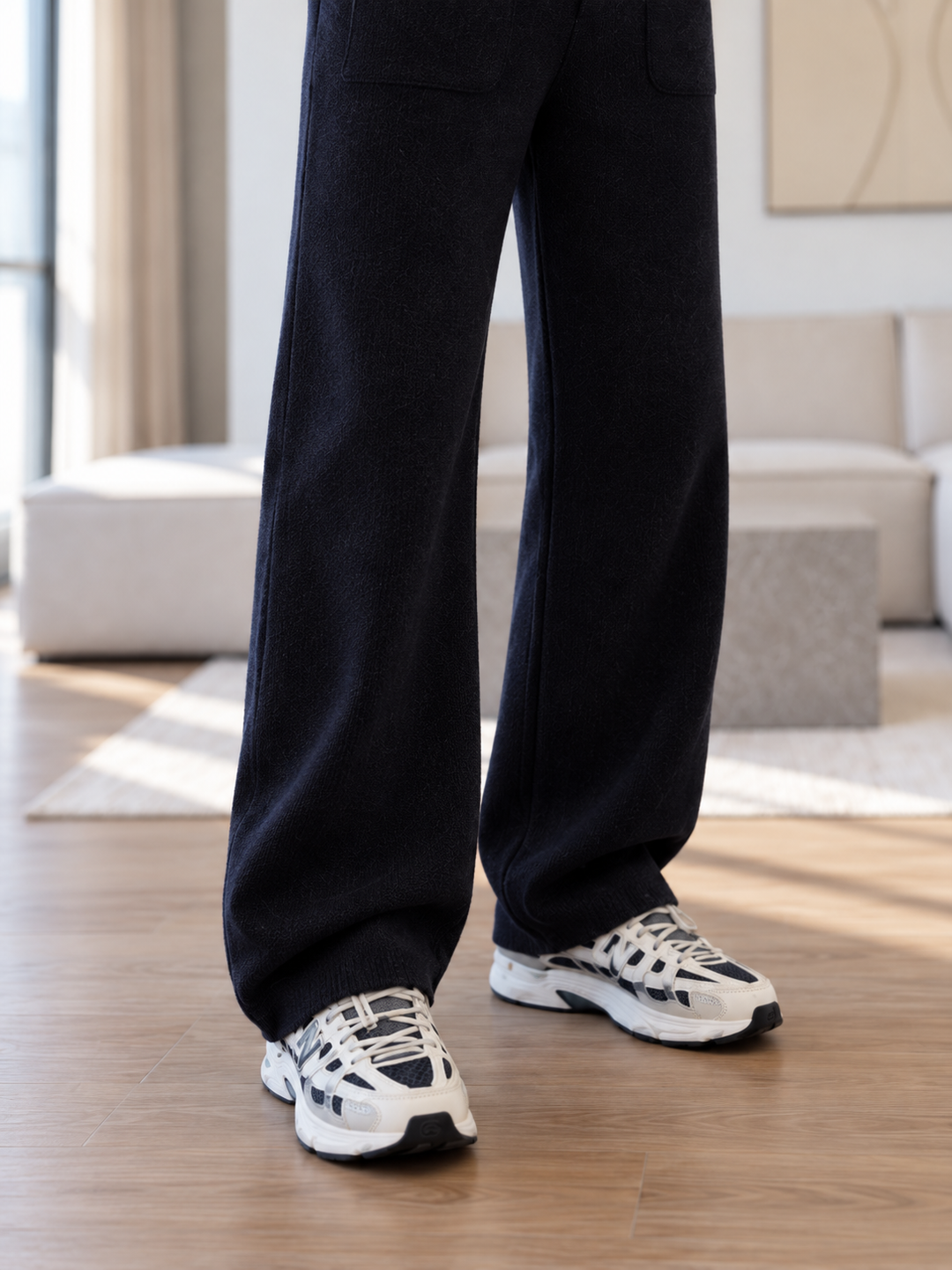 Herengebreide set met vest met opstaande kraag, gestreepte manchetten en broek