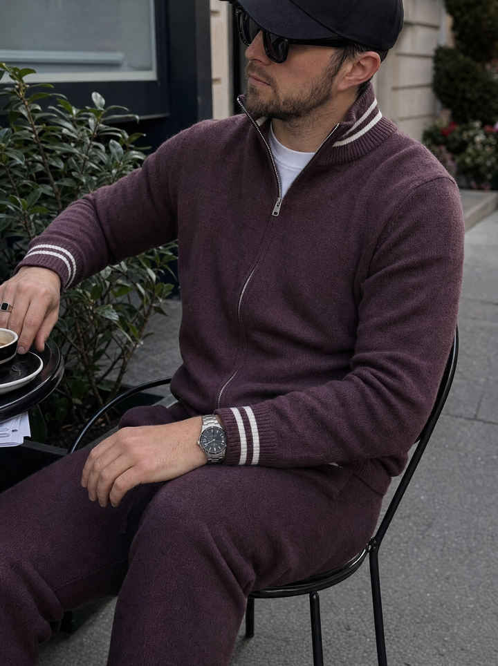 Completo da uomo in maglia con giacca a collo alto con zip integrale e pantaloni tinta unita
