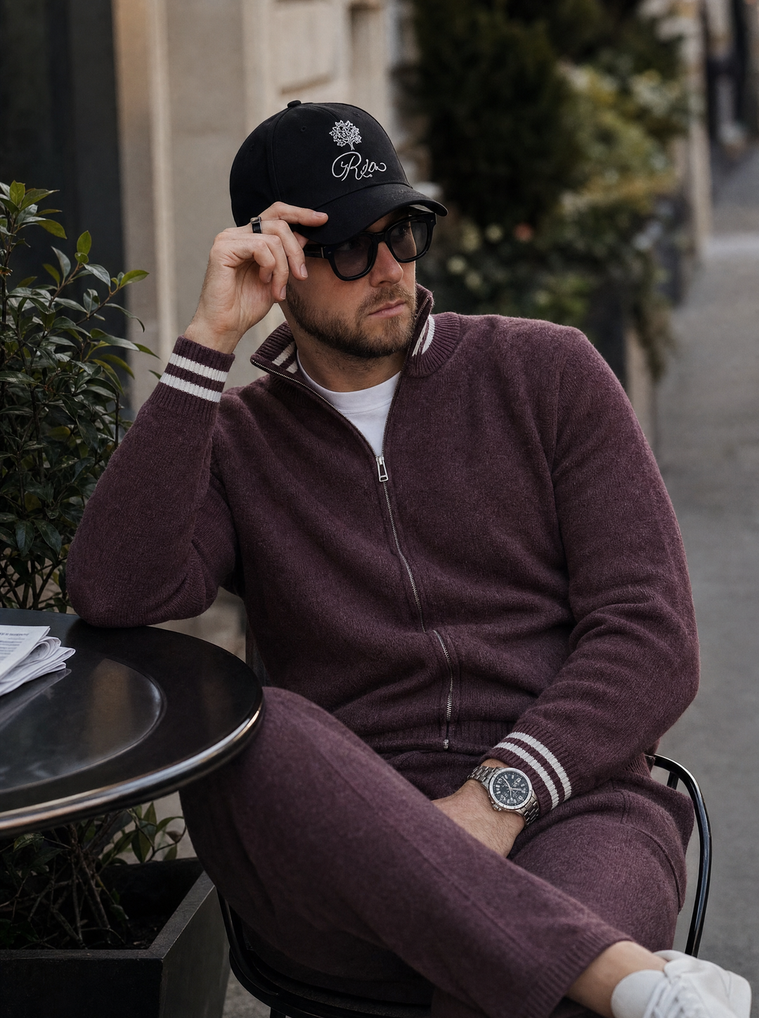 Completo da uomo in maglia con giacca a collo alto con zip integrale e pantaloni tinta unita