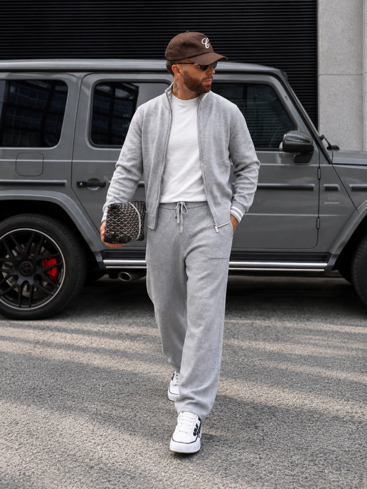 Completo in maglia da uomo con giacca con zip e collo alto e pantaloni a gamba dritta