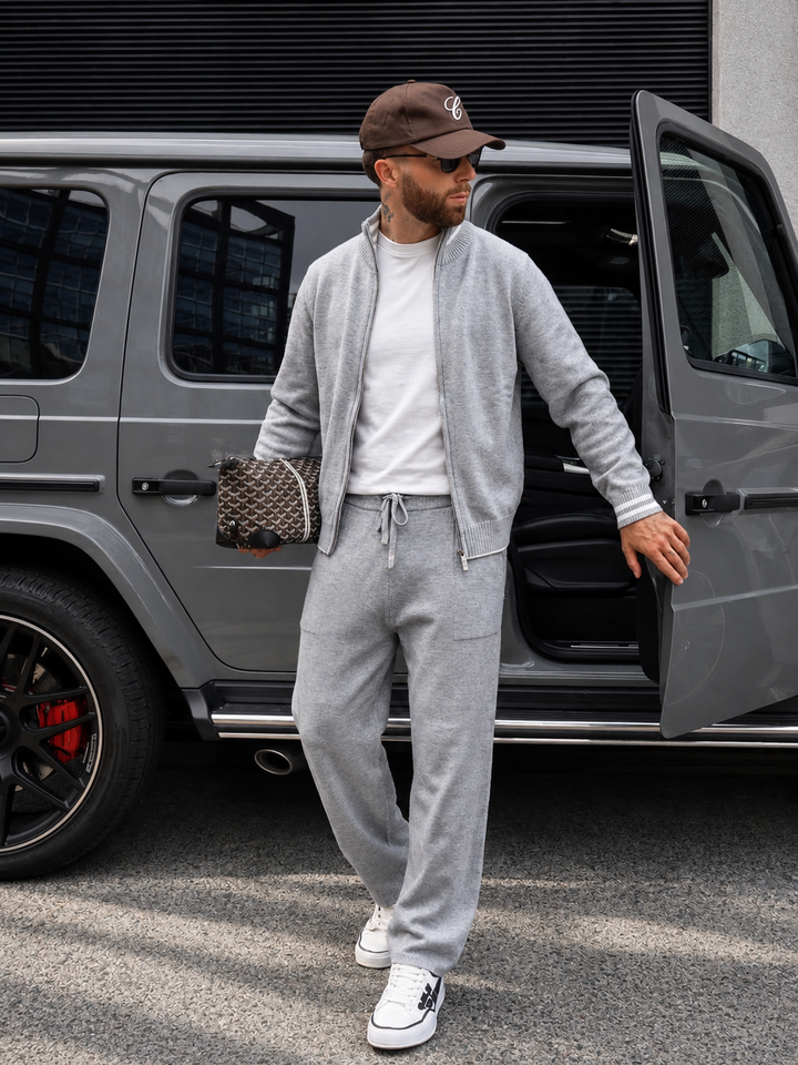 Completo in maglia da uomo con giacca con zip e collo alto e pantaloni a gamba dritta