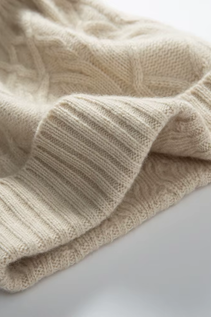 Berretto da donna in cashmere a maglia intrecciata – pon-pon in pelliccia sintetica