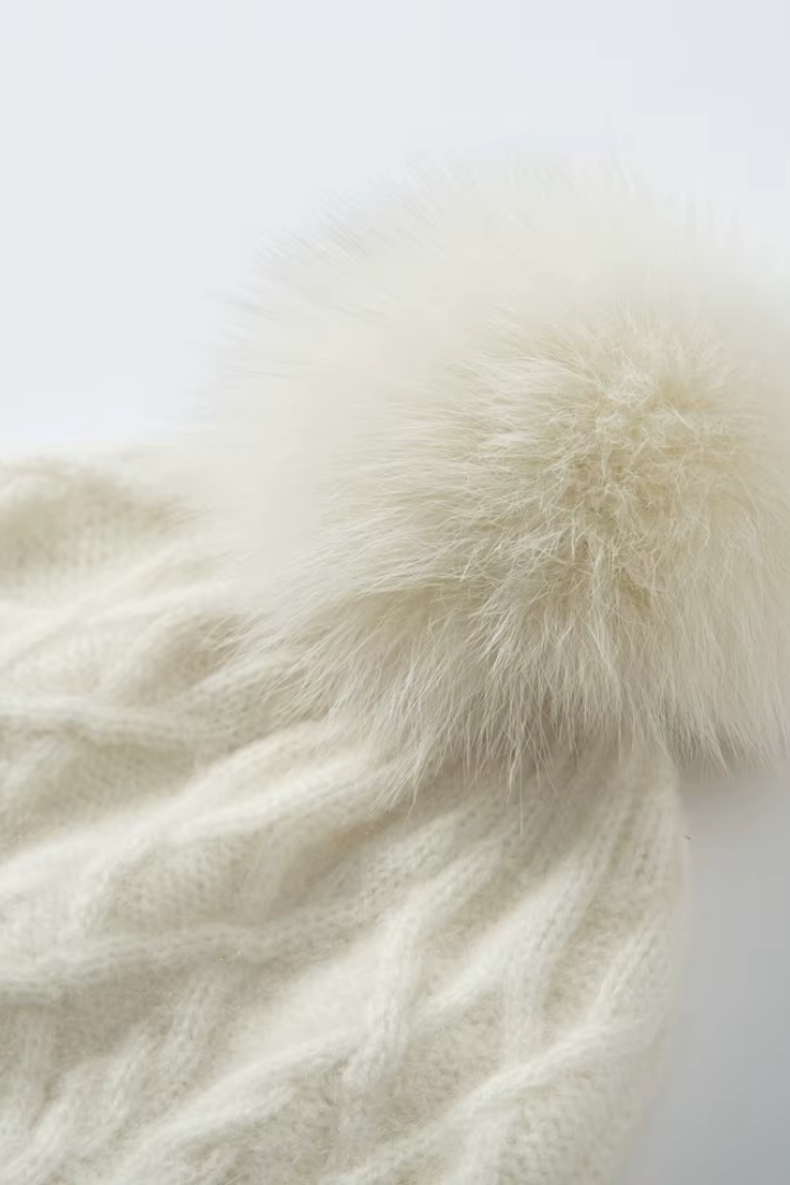 Berretto da donna in cashmere a maglia intrecciata – pon-pon in pelliccia sintetica