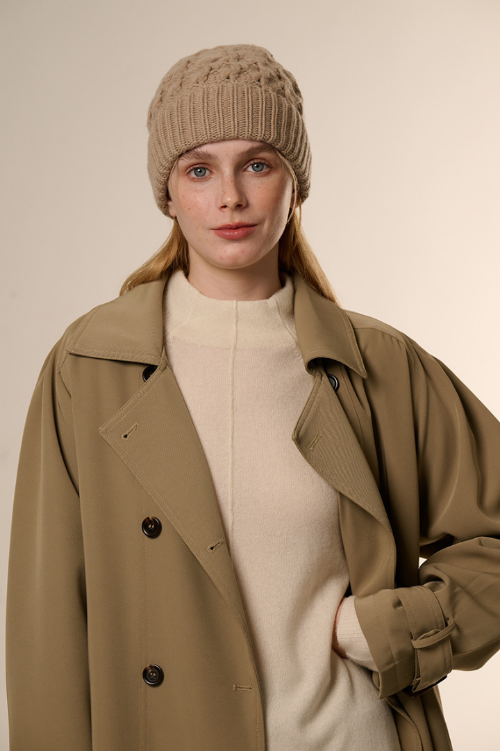 Bonnet Femme en Mélange de Cachemire à Maille Torsadée – Bord Côtelé