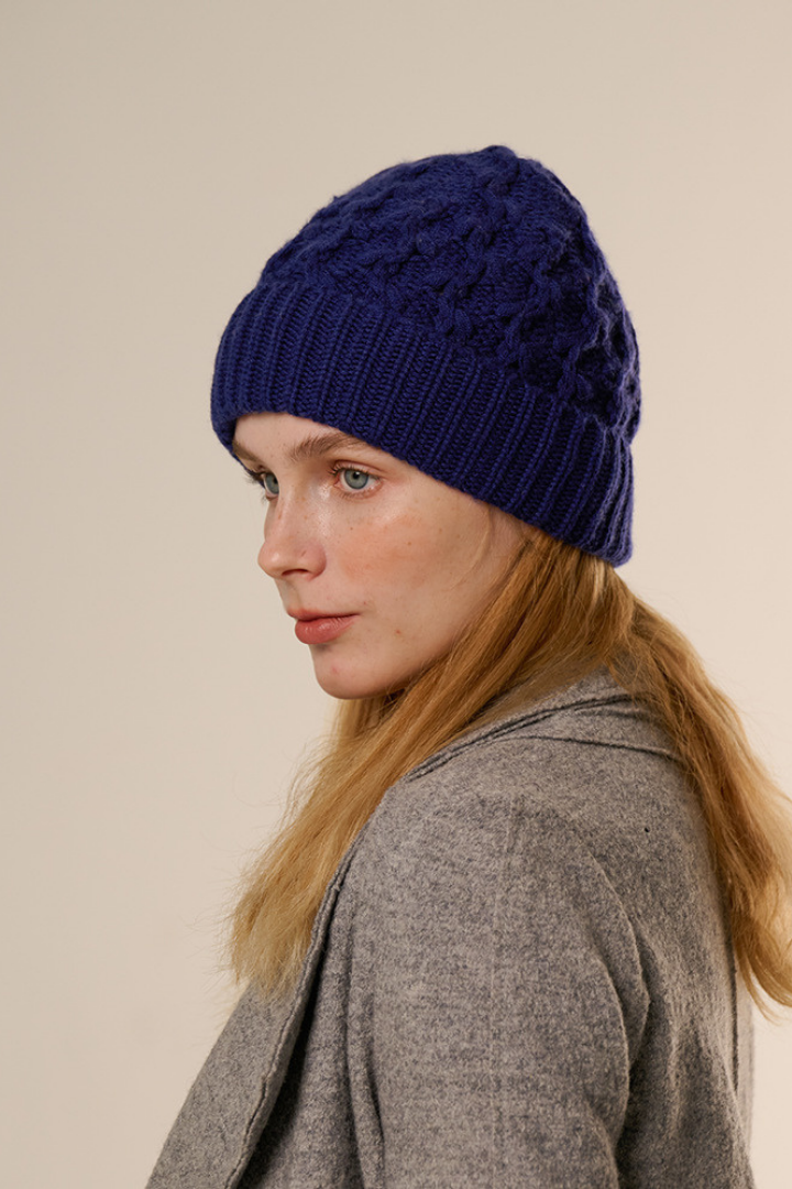 Bonnet Femme en Mélange de Cachemire à Maille Torsadée – Bord Côtelé