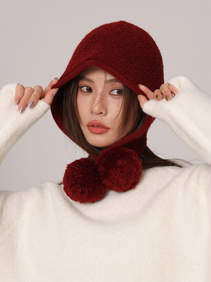 Cappuccio da donna in maglia di pura lana – lacci con pompon