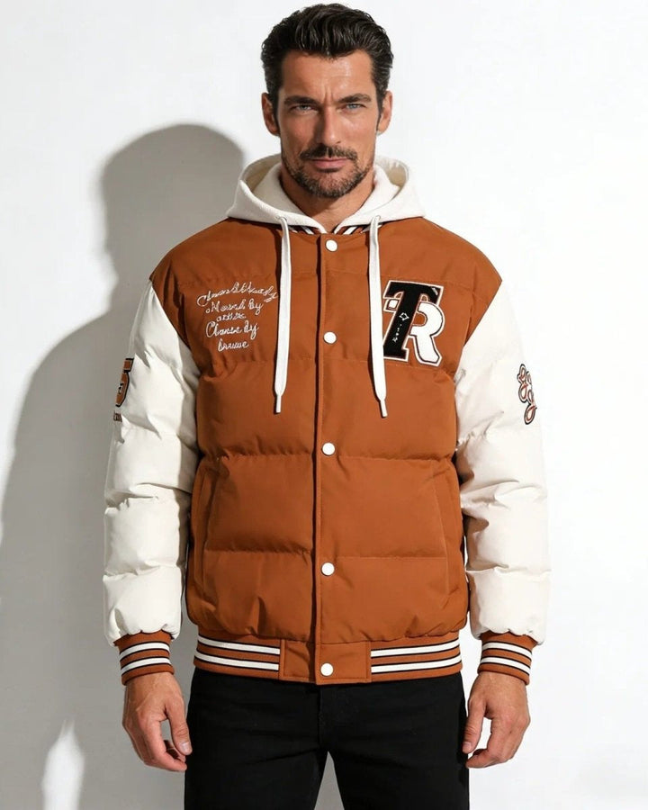 Piumino da uomo trapuntato con cappuccio in stile varsity