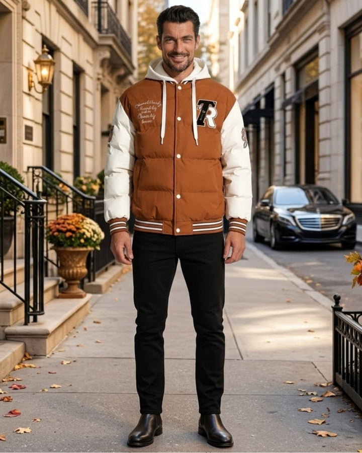 Piumino da uomo trapuntato con cappuccio in stile varsity