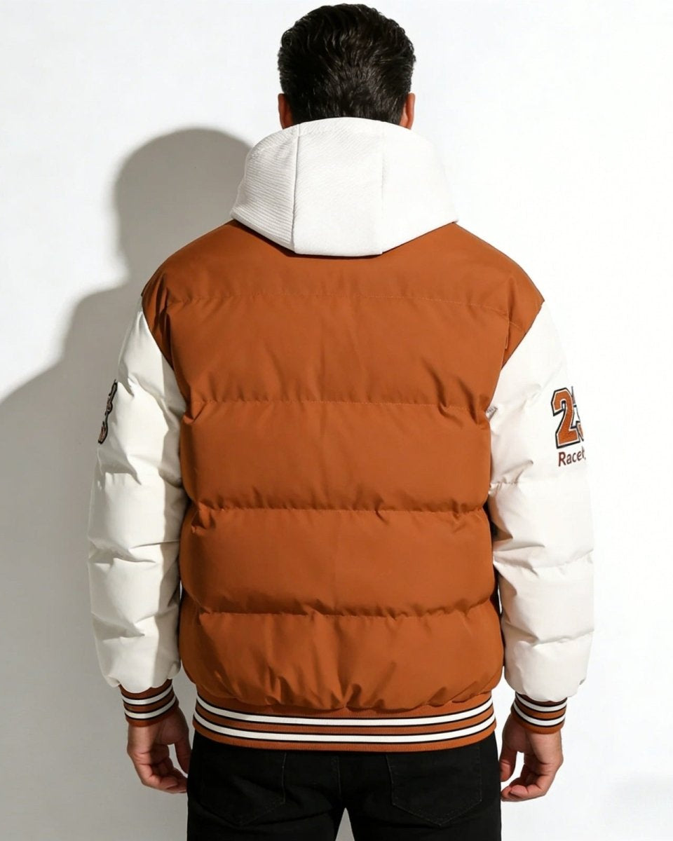 Piumino da uomo trapuntato con cappuccio in stile varsity