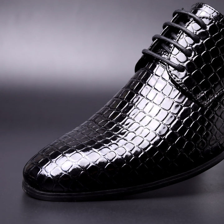 Męskie buty oxfordy ze skóry o fakturze krokodyla, z czerwonym detalem na pięcie