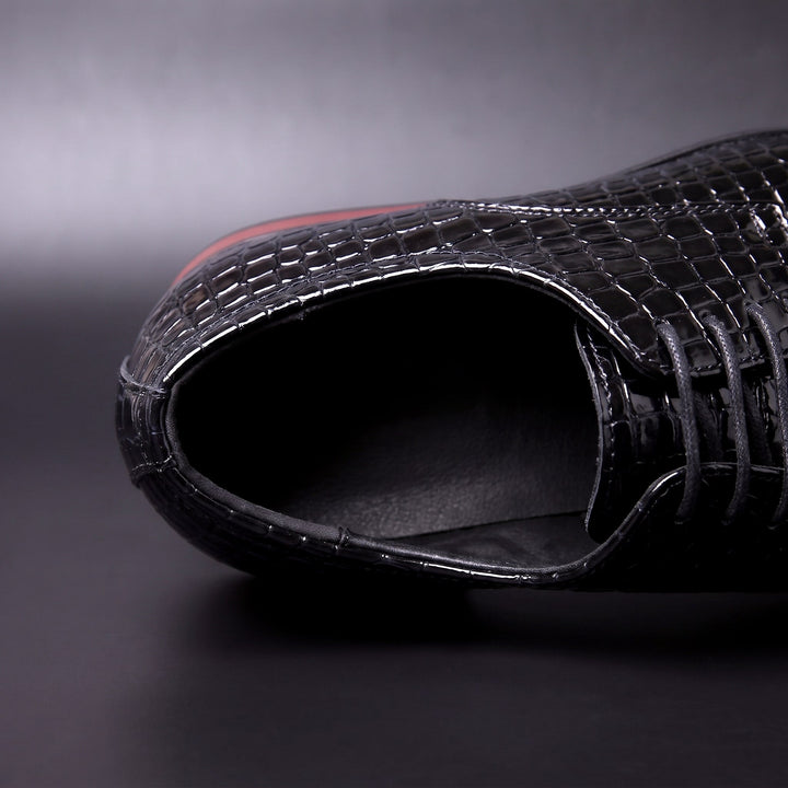Męskie buty oxfordy ze skóry o fakturze krokodyla, z czerwonym detalem na pięcie