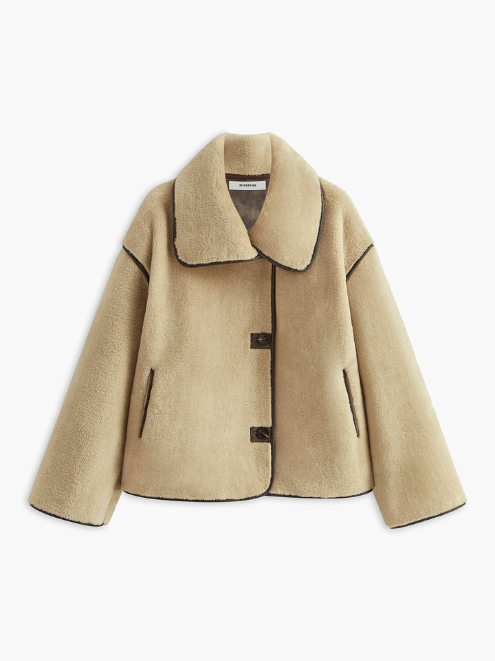 Damesjas met oversized kraag, knopen en contrasterende randen