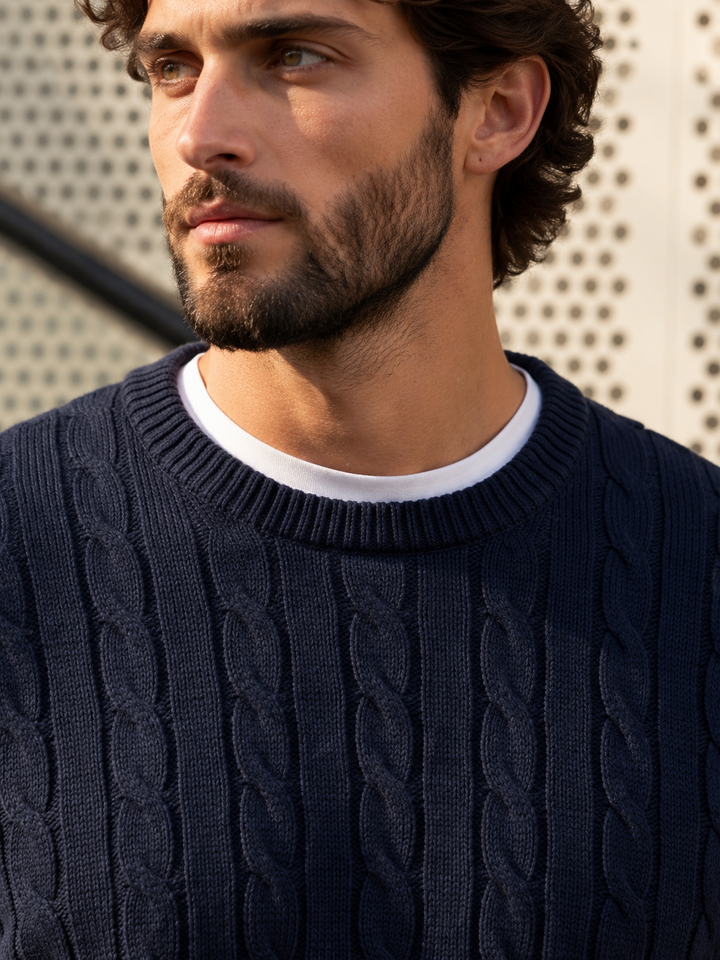 Maglione da uomo in maglia a trecce con girocollo e bordi a coste