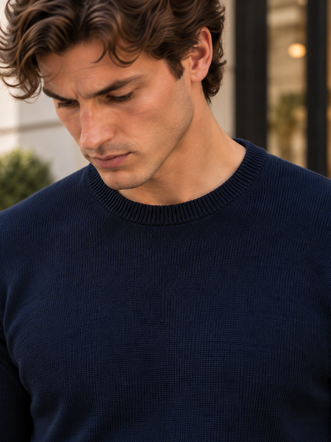 Pullover da uomo in maglia tinta unita con scollo rotondo e bordi a coste