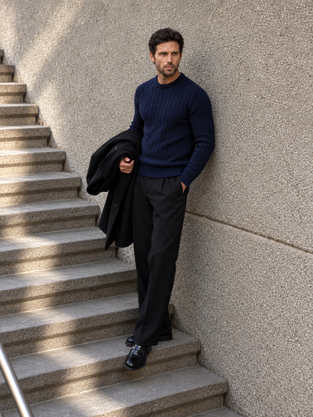 Maglione da uomo in maglia a trecce con girocollo e bordi a coste