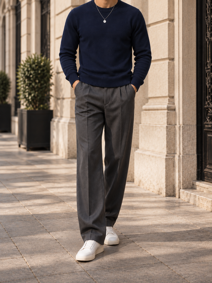 Pullover da uomo in maglia tinta unita con scollo rotondo e bordi a coste