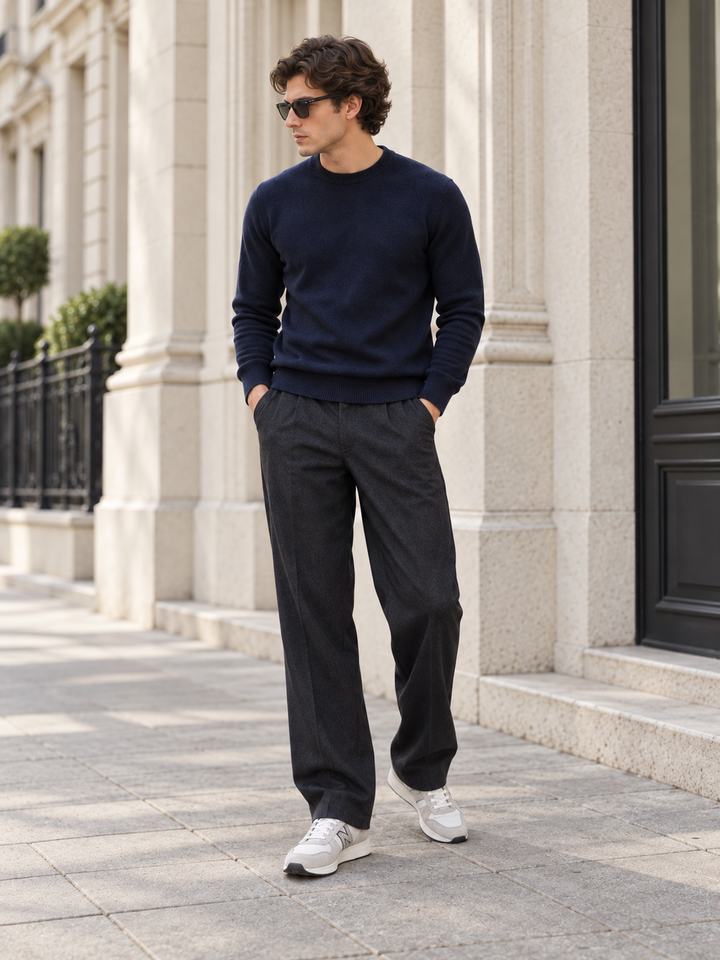 Pullover da uomo in maglia tinta unita con scollo rotondo e bordi a coste