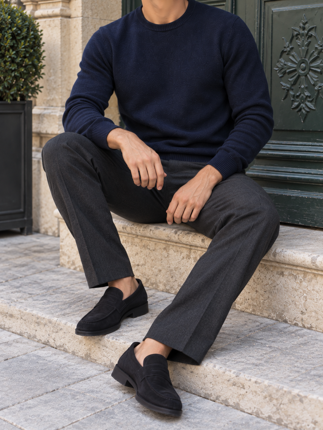 Pullover da uomo in maglia tinta unita con scollo rotondo e bordi a coste