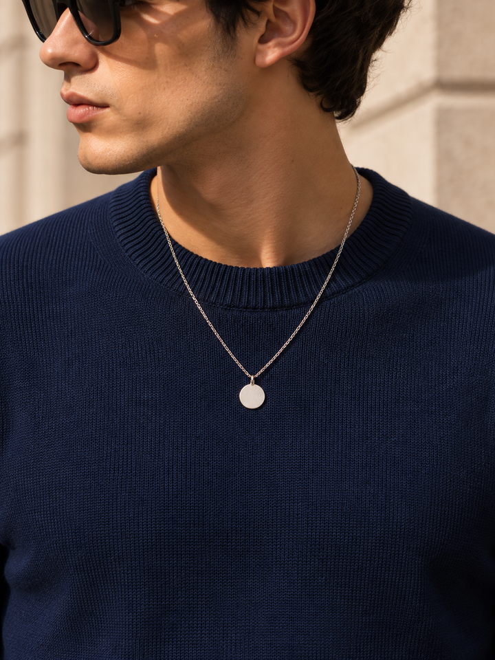 Pullover da uomo in maglia tinta unita con scollo rotondo e bordi a coste