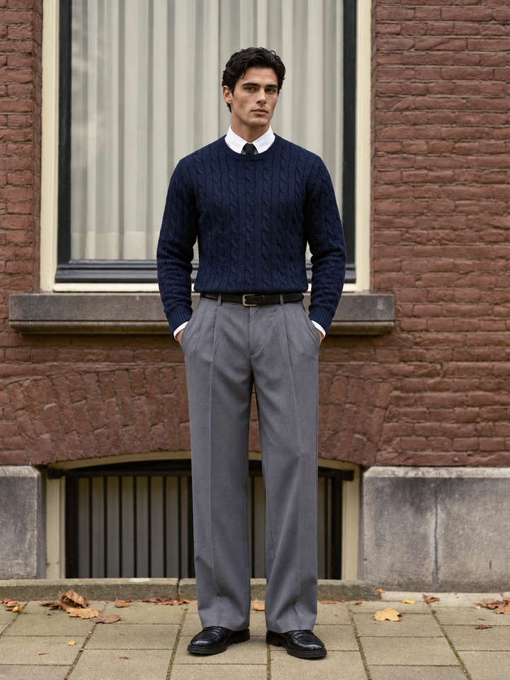 Maglione da uomo in maglia a trecce con girocollo e bordi a coste