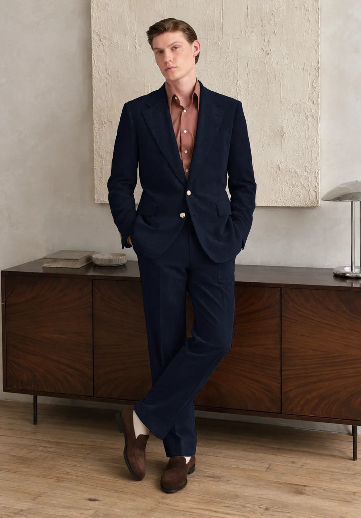 Abito da uomo a due pezzi regular fit in velluto a coste con rever classico e giacca a due bottoni