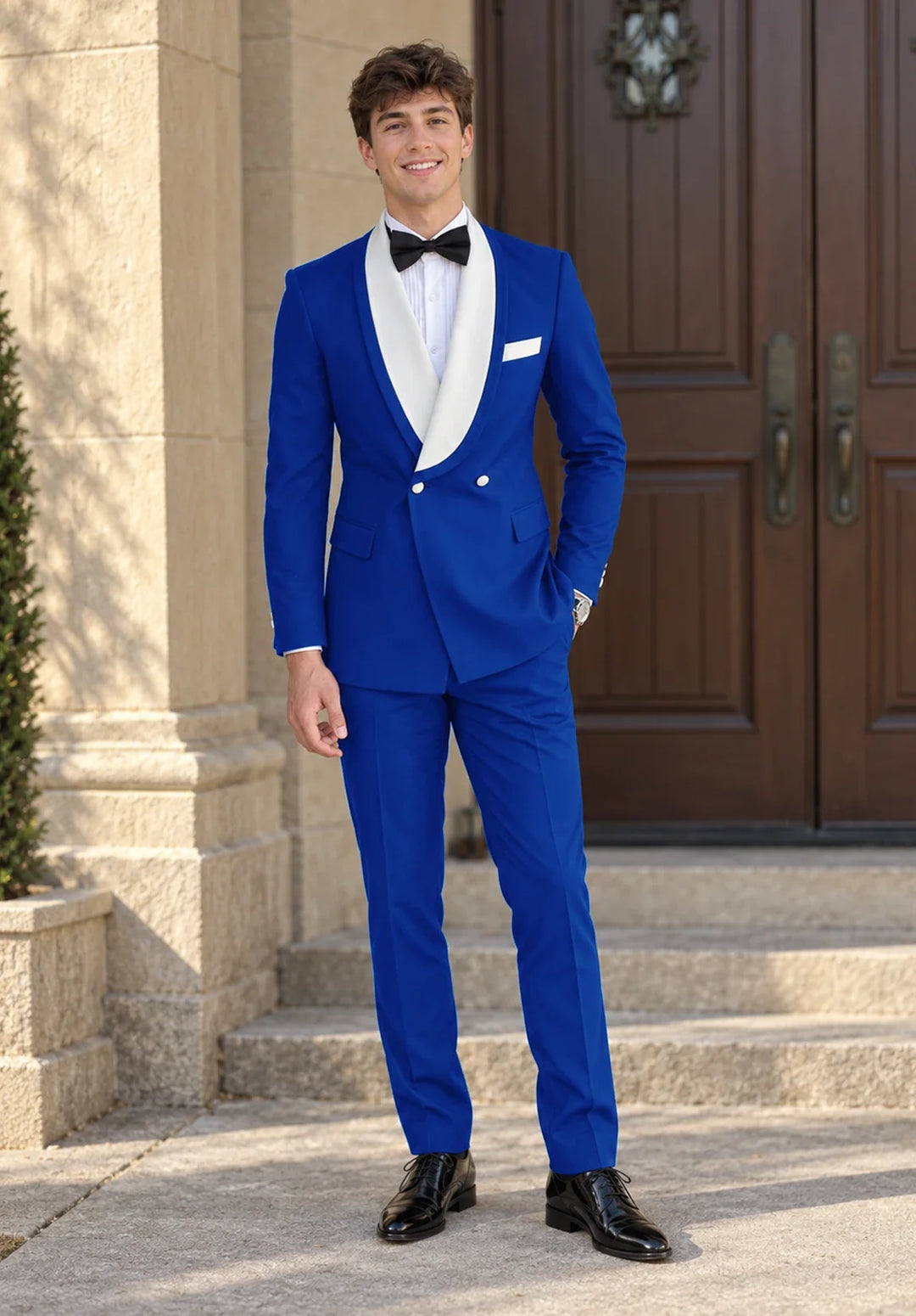 Completo da uomo a due pezzi dal taglio slim con rever a scialle a contrasto e due bottoni