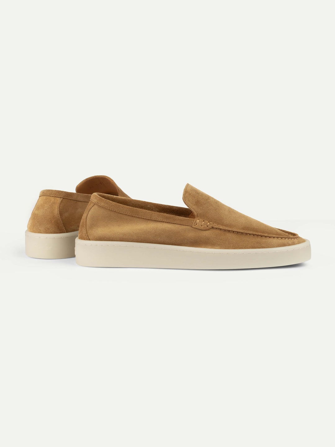 Slip-on da uomo in camoscio - cuciture da mocassino e suola color crema
