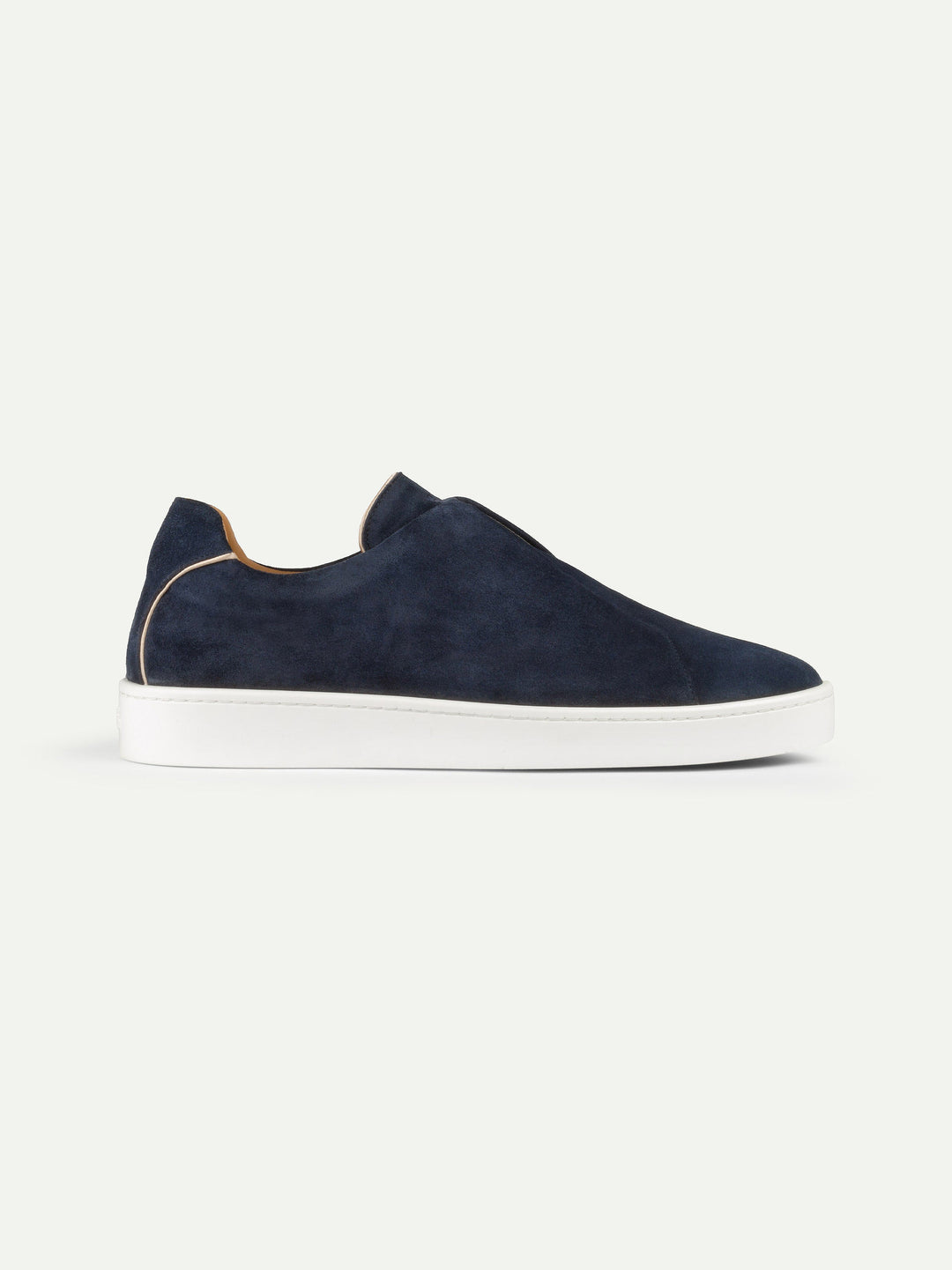 Sneakers slip-on da uomo in camoscio - Cuciture sul collo del piede e suola bianca
