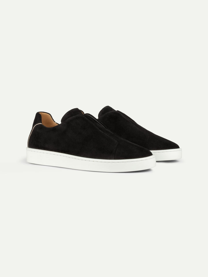 Sneakers slip-on da uomo in camoscio - Cuciture sul collo del piede e suola bianca