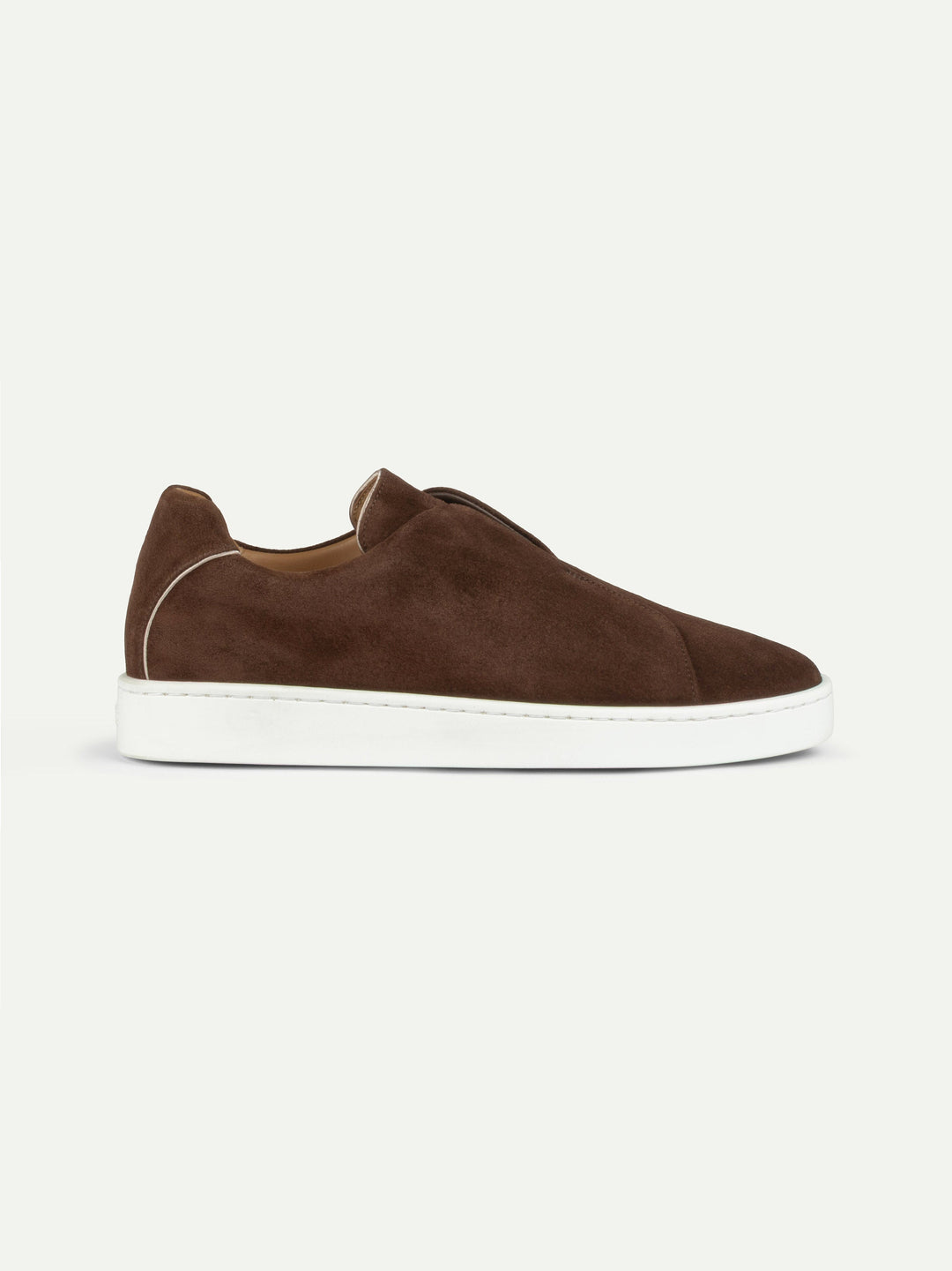 Sneakers slip-on da uomo in camoscio - Cuciture sul collo del piede e suola bianca