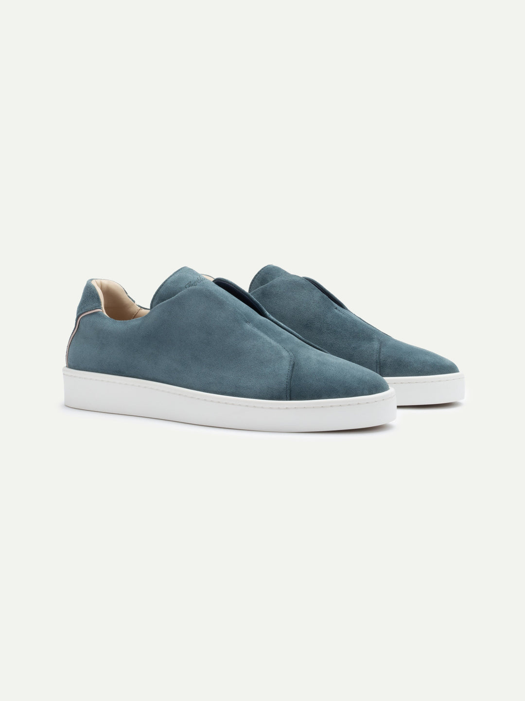 Sneakers slip-on da uomo in camoscio - Cuciture sul collo del piede e suola bianca