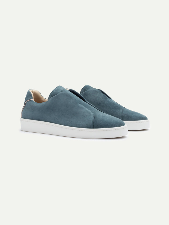 Sneakers slip-on da uomo in camoscio - Cuciture sul collo del piede e suola bianca