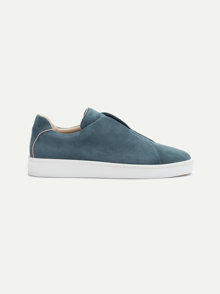 Sneakers slip-on da uomo in camoscio - Cuciture sul collo del piede e suola bianca