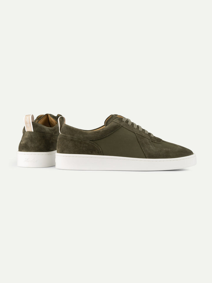 Sneakers basse da uomo in camoscio - suola spessa in gomma bianca