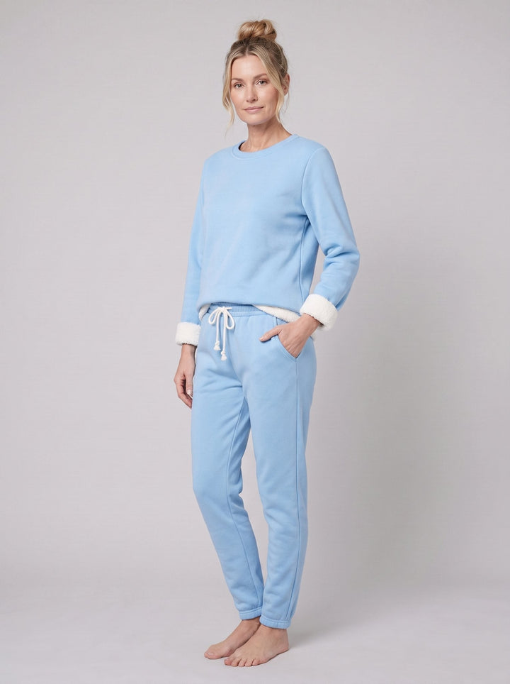 Completo da donna per il tempo libero con pullover e jogger foderati in pile e bordi a contrasto