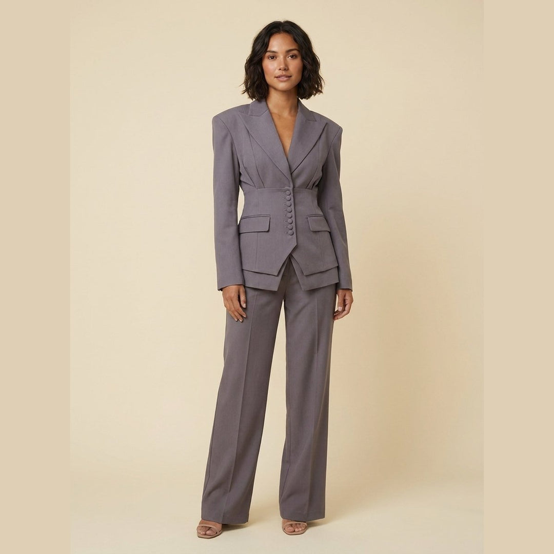 Damespak met getailleerde blazer en wijde pantalon met plooien