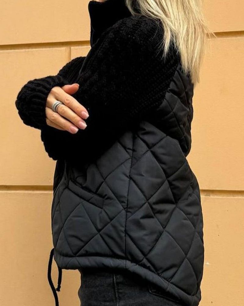 Giacca trapuntata da donna con maniche in maglia e collo alto