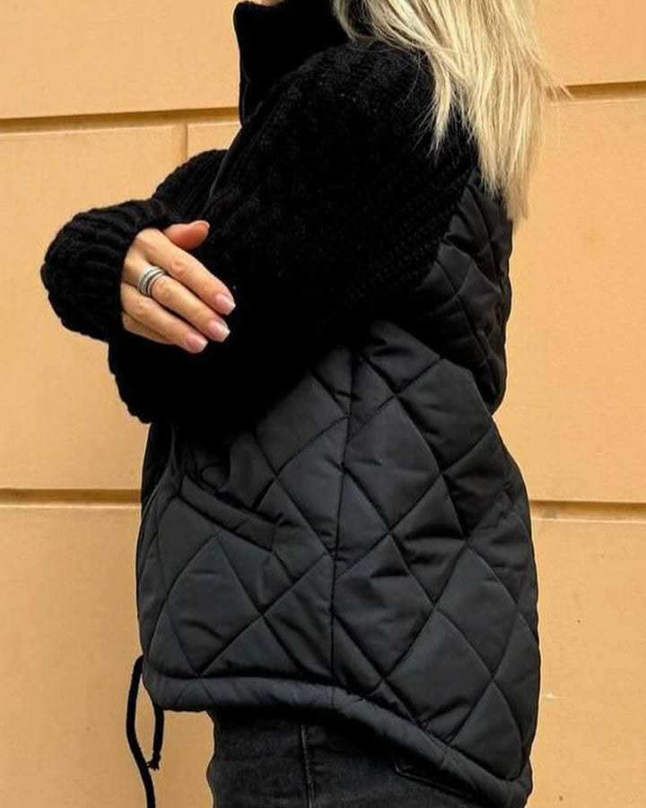 Giacca trapuntata da donna con maniche in maglia e collo alto